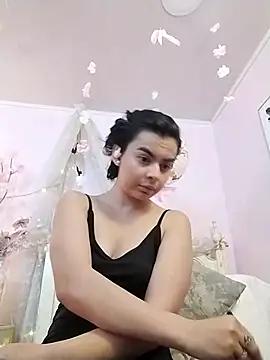 Discover our girls online shows and discover the company of countless livestreamers, with stunning shapes, sex toys and more.