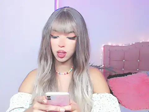Discover our girls online shows and discover the company of countless livestreamers, with stunning shapes, sex toys and more.