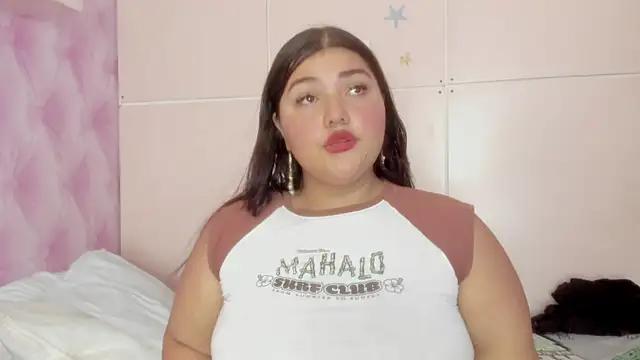 Discover our girls online shows and discover the company of countless livestreamers, with stunning shapes, sex toys and more.