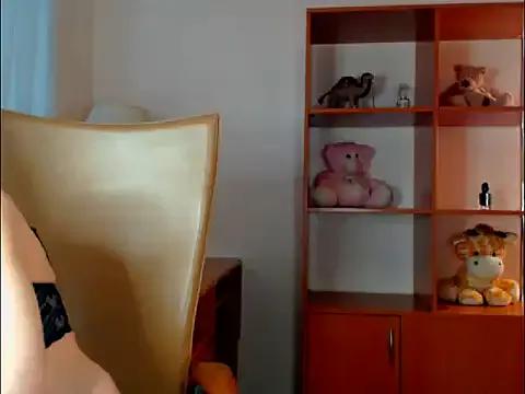 Discover our girls online shows and discover the company of countless livestreamers, with stunning shapes, sex toys and more.