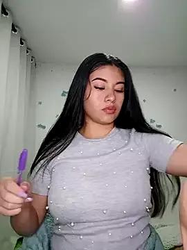 Discover our girls online shows and discover the company of countless livestreamers, with stunning shapes, sex toys and more.