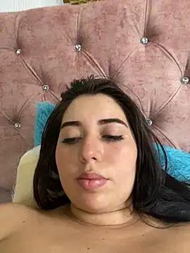 Discover our girls online shows and discover the company of countless livestreamers, with stunning shapes, sex toys and more.