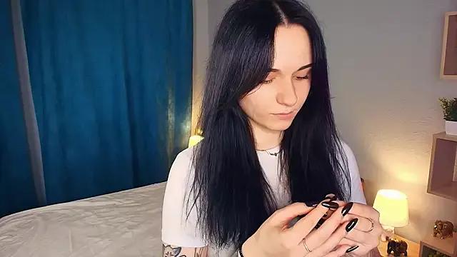 Discover our girls online shows and discover the company of countless livestreamers, with stunning shapes, sex toys and more.