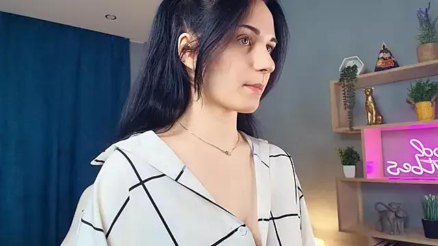Discover our girls online shows and discover the company of countless livestreamers, with stunning shapes, sex toys and more.