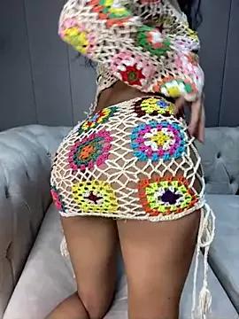 Discover our girls online shows and discover the company of countless livestreamers, with stunning shapes, sex toys and more.