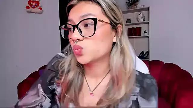 Tatiana_mendoza from StripChat is Freechat