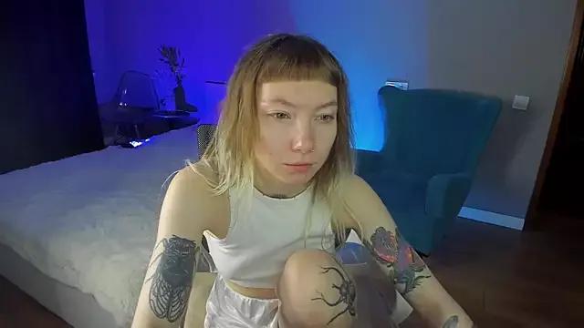 Discover our girls online shows and discover the company of countless livestreamers, with stunning shapes, sex toys and more.