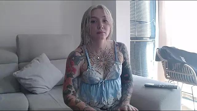 tattoobbgirl from StripChat is Freechat