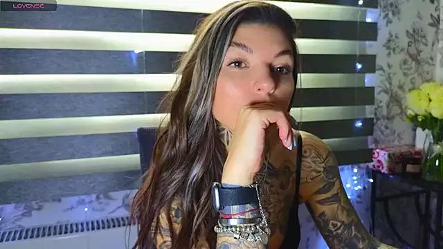 Discover our girls online shows and discover the company of countless livestreamers, with stunning shapes, sex toys and more.