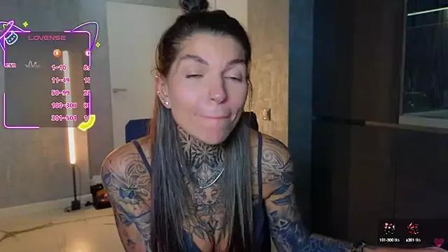 Discover our girls online shows and discover the company of countless livestreamers, with stunning shapes, sex toys and more.