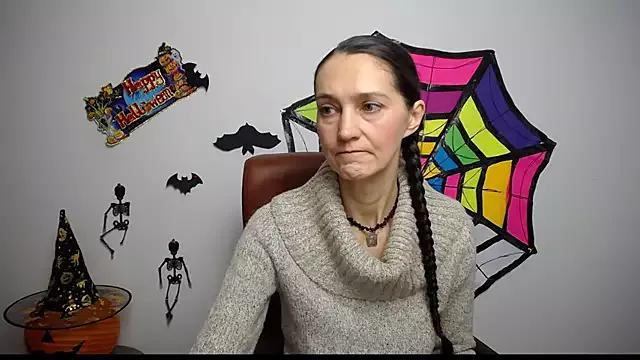 Discover our girls online shows and discover the company of countless livestreamers, with stunning shapes, sex toys and more.