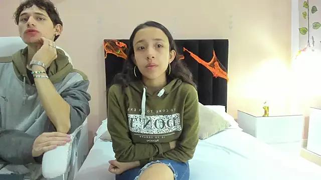 Discover our girls online shows and discover the company of countless livestreamers, with stunning shapes, sex toys and more.