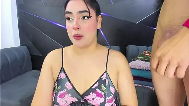 Discover our girls online shows and discover the company of countless livestreamers, with stunning shapes, sex toys and more.