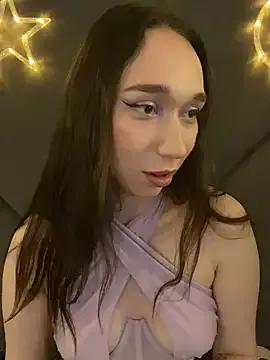 Discover our girls online shows and discover the company of countless livestreamers, with stunning shapes, sex toys and more.