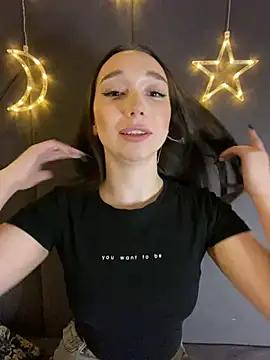 Discover our girls online shows and discover the company of countless livestreamers, with stunning shapes, sex toys and more.