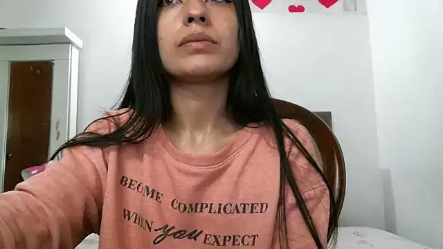 Discover our girls online shows and discover the company of countless livestreamers, with stunning shapes, sex toys and more.