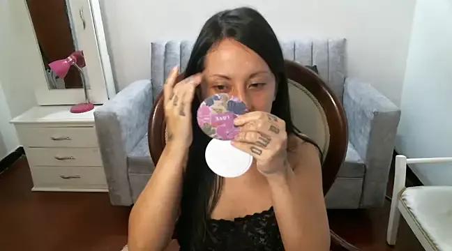 Discover our girls online shows and discover the company of countless livestreamers, with stunning shapes, sex toys and more.