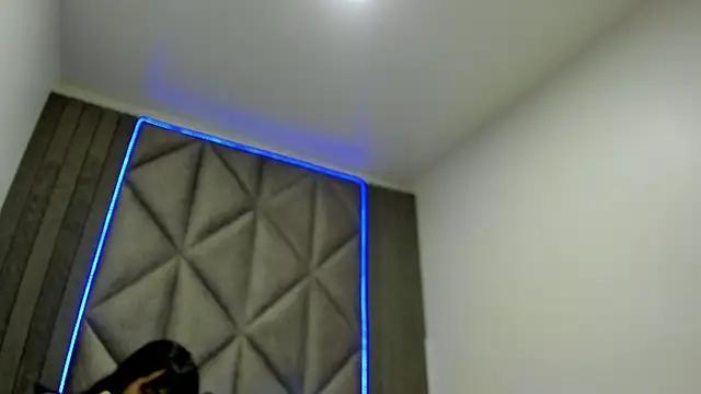 Discover our girls online shows and discover the company of countless livestreamers, with stunning shapes, sex toys and more.