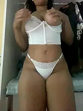 Discover our girls online shows and discover the company of countless livestreamers, with stunning shapes, sex toys and more.