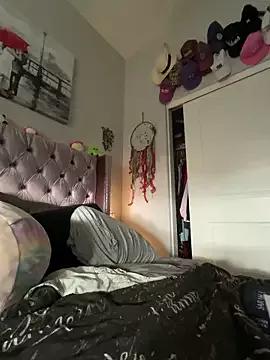 Tayweird webcams show profile image 