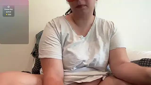 Teasingsarah from StripChat is Freechat