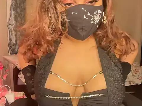 Discover our girls online shows and discover the company of countless livestreamers, with stunning shapes, sex toys and more.