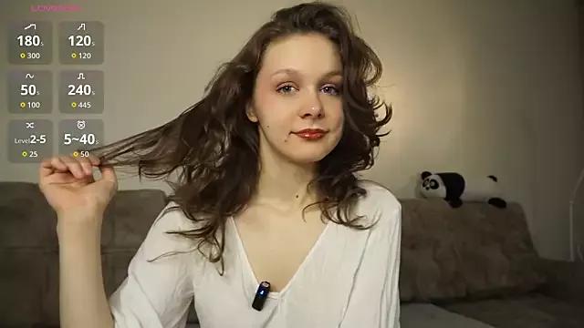 Discover our girls online shows and discover the company of countless livestreamers, with stunning shapes, sex toys and more.