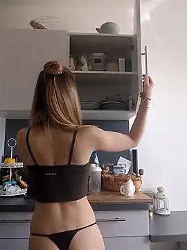 Discover our girls online shows and discover the company of countless livestreamers, with stunning shapes, sex toys and more.