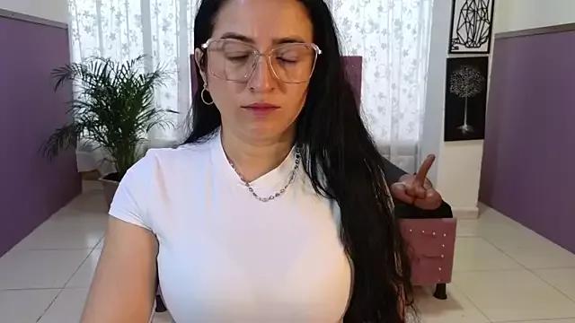 tessa_drawing from StripChat is Freechat