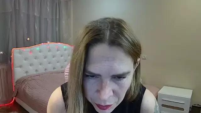 Discover our girls online shows and discover the company of countless livestreamers, with stunning shapes, sex toys and more.