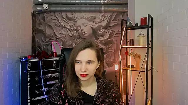 Discover our girls online shows and discover the company of countless livestreamers, with stunning shapes, sex toys and more.