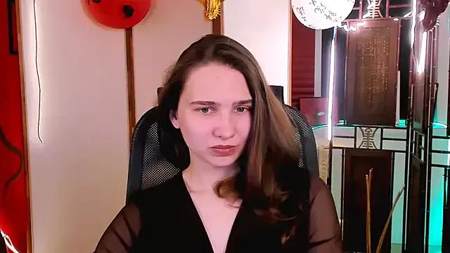 Discover our girls online shows and discover the company of countless livestreamers, with stunning shapes, sex toys and more.