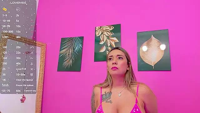Discover our girls online shows and discover the company of countless livestreamers, with stunning shapes, sex toys and more.