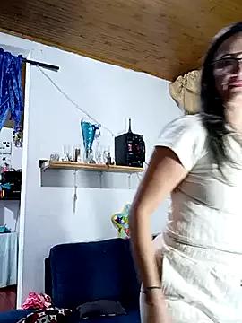 Discover our girls online shows and discover the company of countless livestreamers, with stunning shapes, sex toys and more.