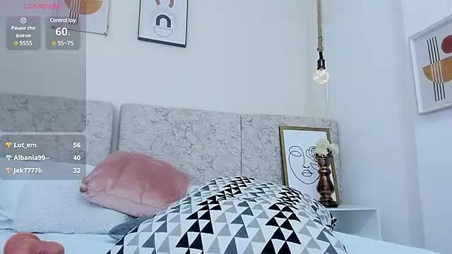 Thamiina_ webcams show profile image 