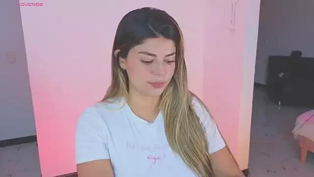 Thamy_stark from StripChat is Freechat