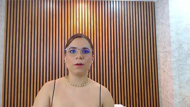Discover our girls online shows and discover the company of countless livestreamers, with stunning shapes, sex toys and more.