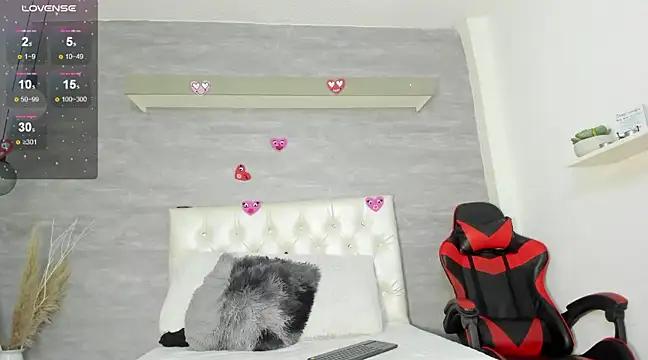 Discover our girls online shows and discover the company of countless livestreamers, with stunning shapes, sex toys and more.