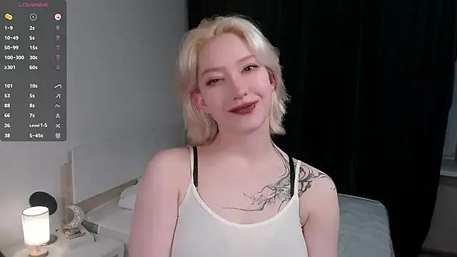 Discover our girls online shows and discover the company of countless livestreamers, with stunning shapes, sex toys and more.