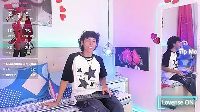 Discover our girls online shows and discover the company of countless livestreamers, with stunning shapes, sex toys and more.