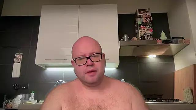 Photos of theitalianbear from StripChat is Freechat