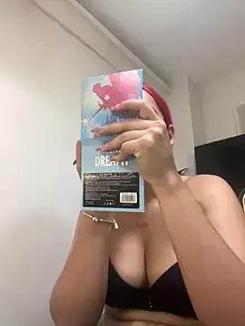 Discover our girls online shows and discover the company of countless livestreamers, with stunning shapes, sex toys and more.