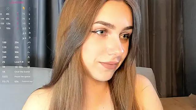 Discover our girls online shows and discover the company of countless livestreamers, with stunning shapes, sex toys and more.