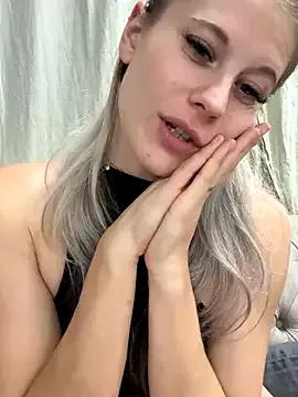 Discover our girls online shows and discover the company of countless livestreamers, with stunning shapes, sex toys and more.
