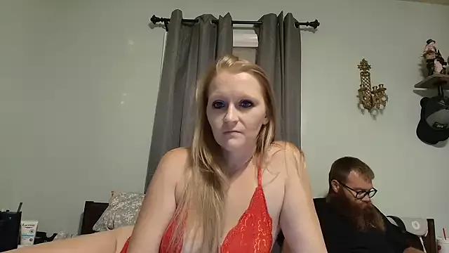 Discover our girls online shows and discover the company of countless livestreamers, with stunning shapes, sex toys and more.