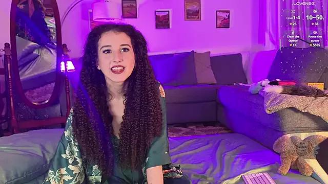 Discover our girls online shows and discover the company of countless livestreamers, with stunning shapes, sex toys and more.