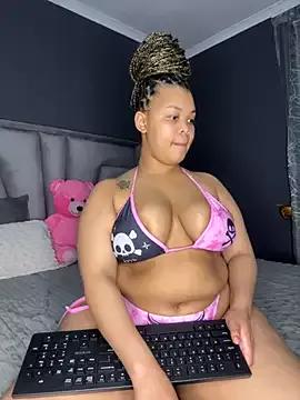 Discover our girls online shows and discover the company of countless livestreamers, with stunning shapes, sex toys and more.