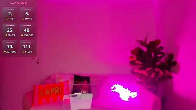 TiaBelle from StripChat is Freechat