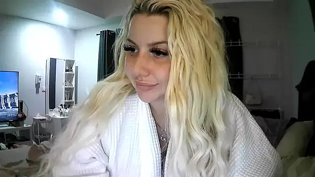TiaDoll from StripChat is Freechat