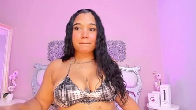 Discover our girls online shows and discover the company of countless livestreamers, with stunning shapes, sex toys and more.